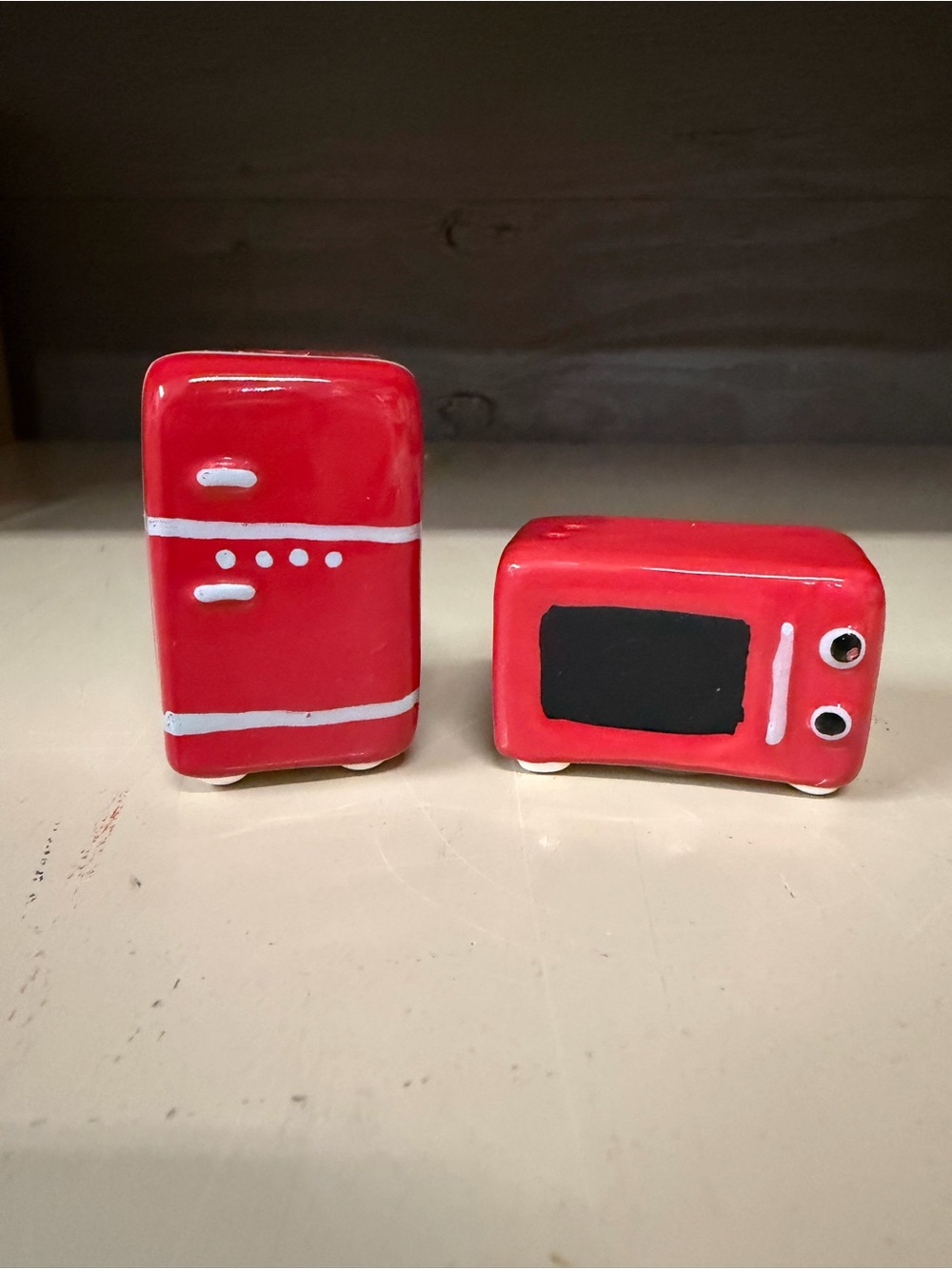 Cracker Barrel Red Ceramic Refrigerator and Microwave Salt & Pepper Shakers
